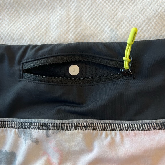 Lululemon Athletica Speed Short size 2 Citron Tinted Canvas - Picture 3 of 5